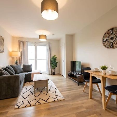 Fantastic 1 Bed Apartment In Crawley Bagian luar foto