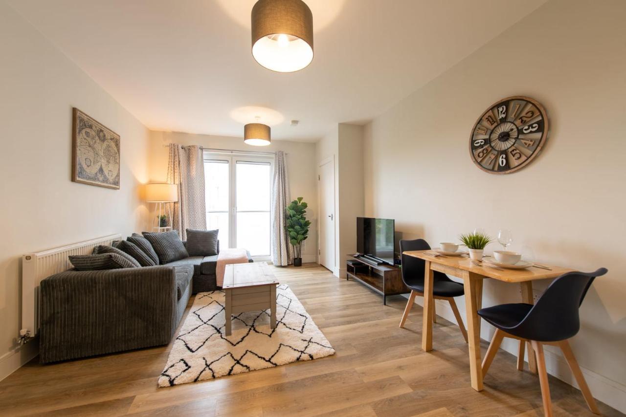 Fantastic 1 Bed Apartment In Crawley Bagian luar foto