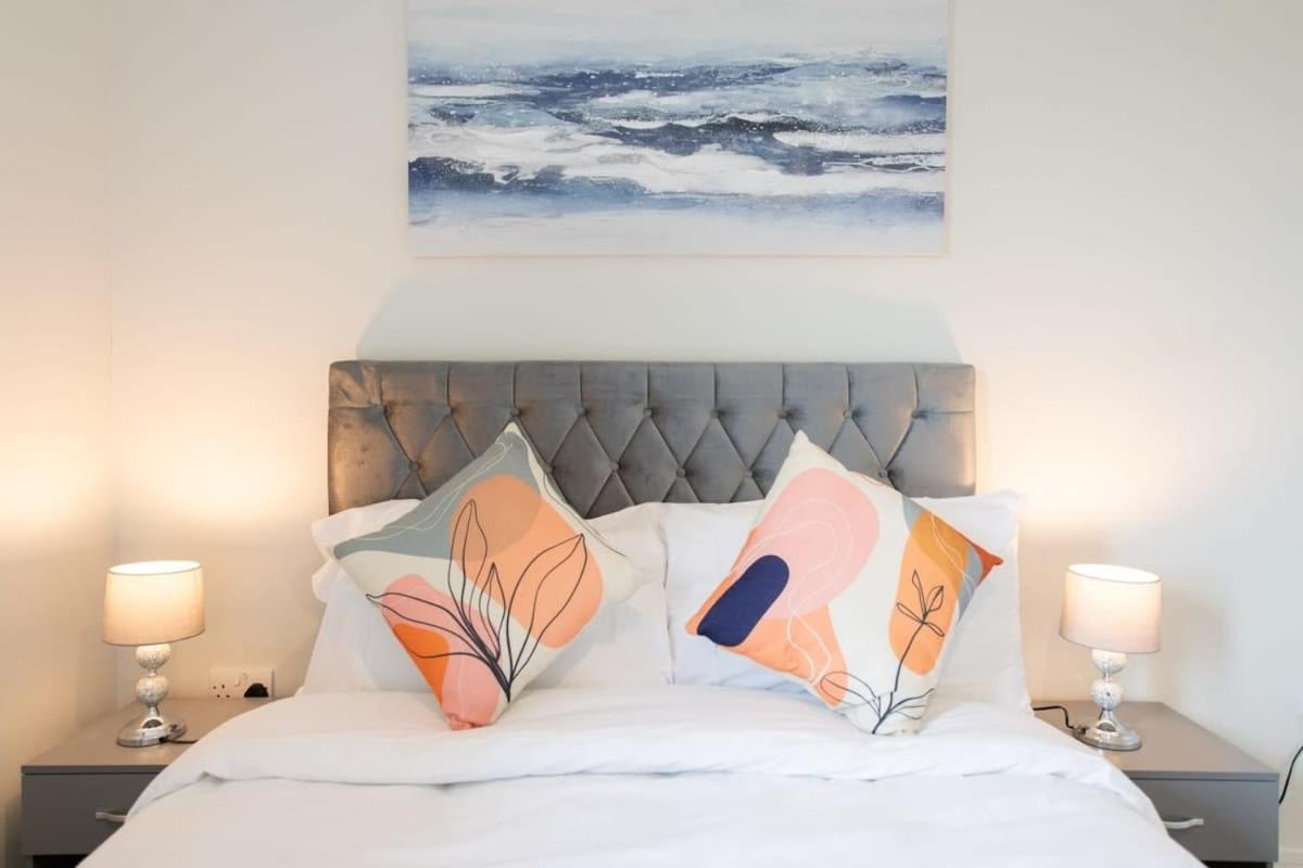 Fantastic 1 Bed Apartment In Crawley Bagian luar foto
