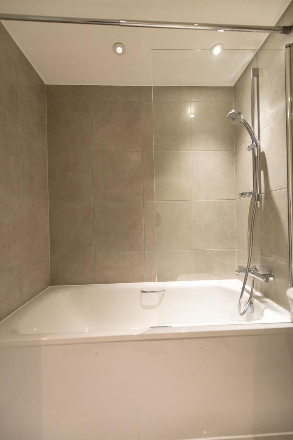 Fantastic 1 Bed Apartment In Crawley Bagian luar foto