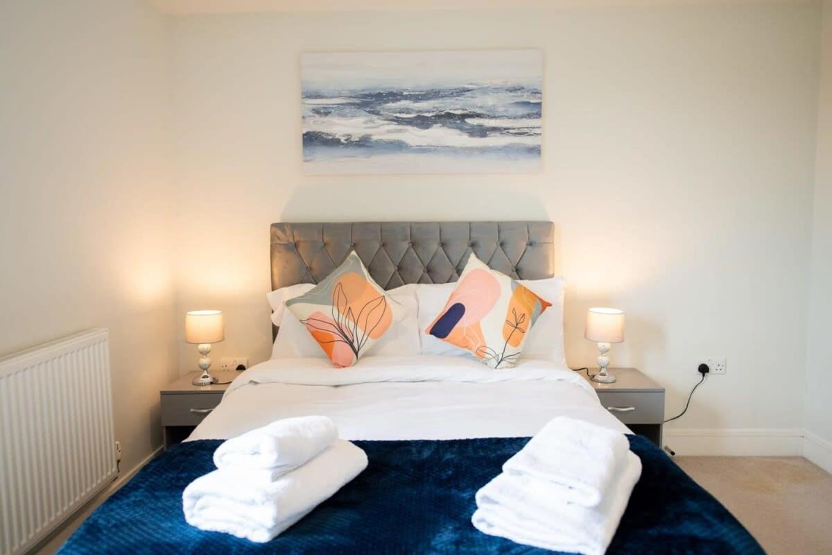 Fantastic 1 Bed Apartment In Crawley Bagian luar foto