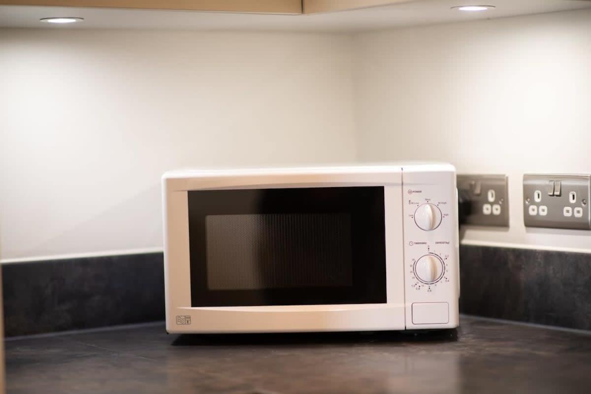 Fantastic 1 Bed Apartment In Crawley Bagian luar foto