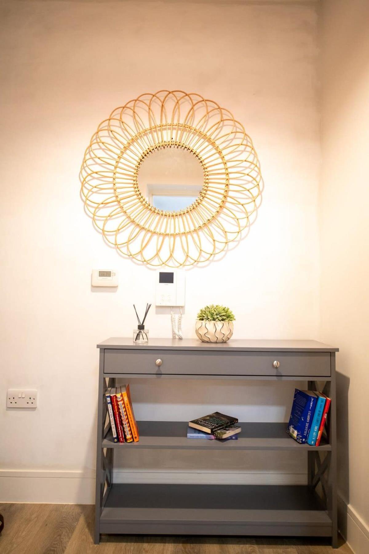 Fantastic 1 Bed Apartment In Crawley Bagian luar foto