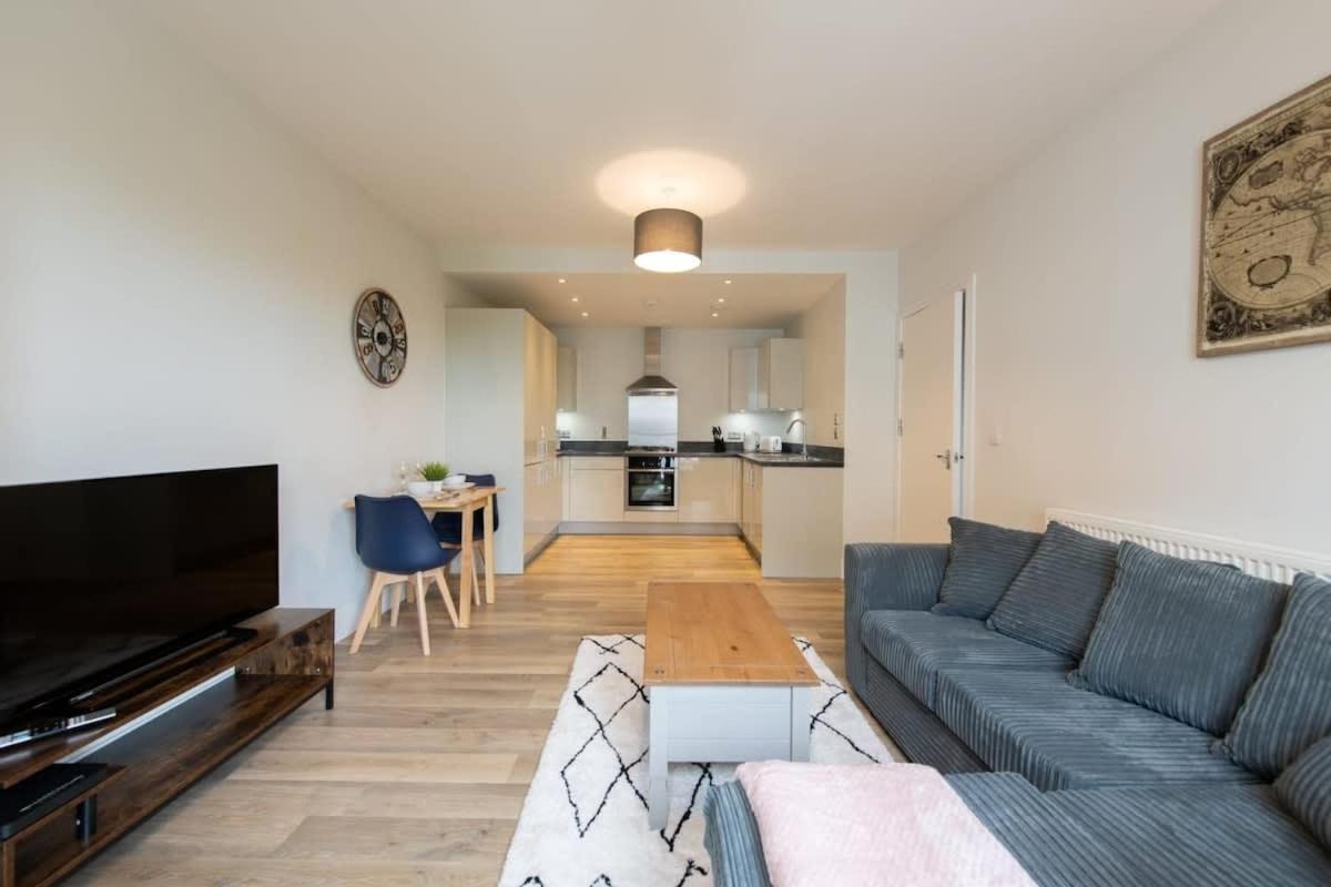 Fantastic 1 Bed Apartment In Crawley Bagian luar foto